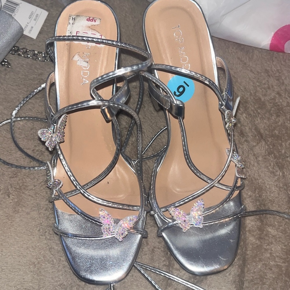 CUTE USED BUT NEVER WORN HEELS! The straps go up the leg !